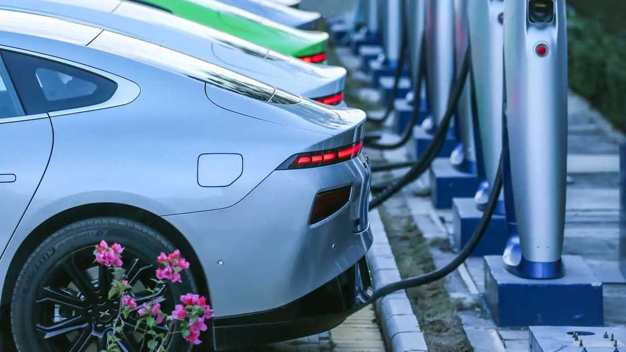 China Registra Crescimento de 47,6% em Infraestrutura de Carregamento para Veículos Elétricos